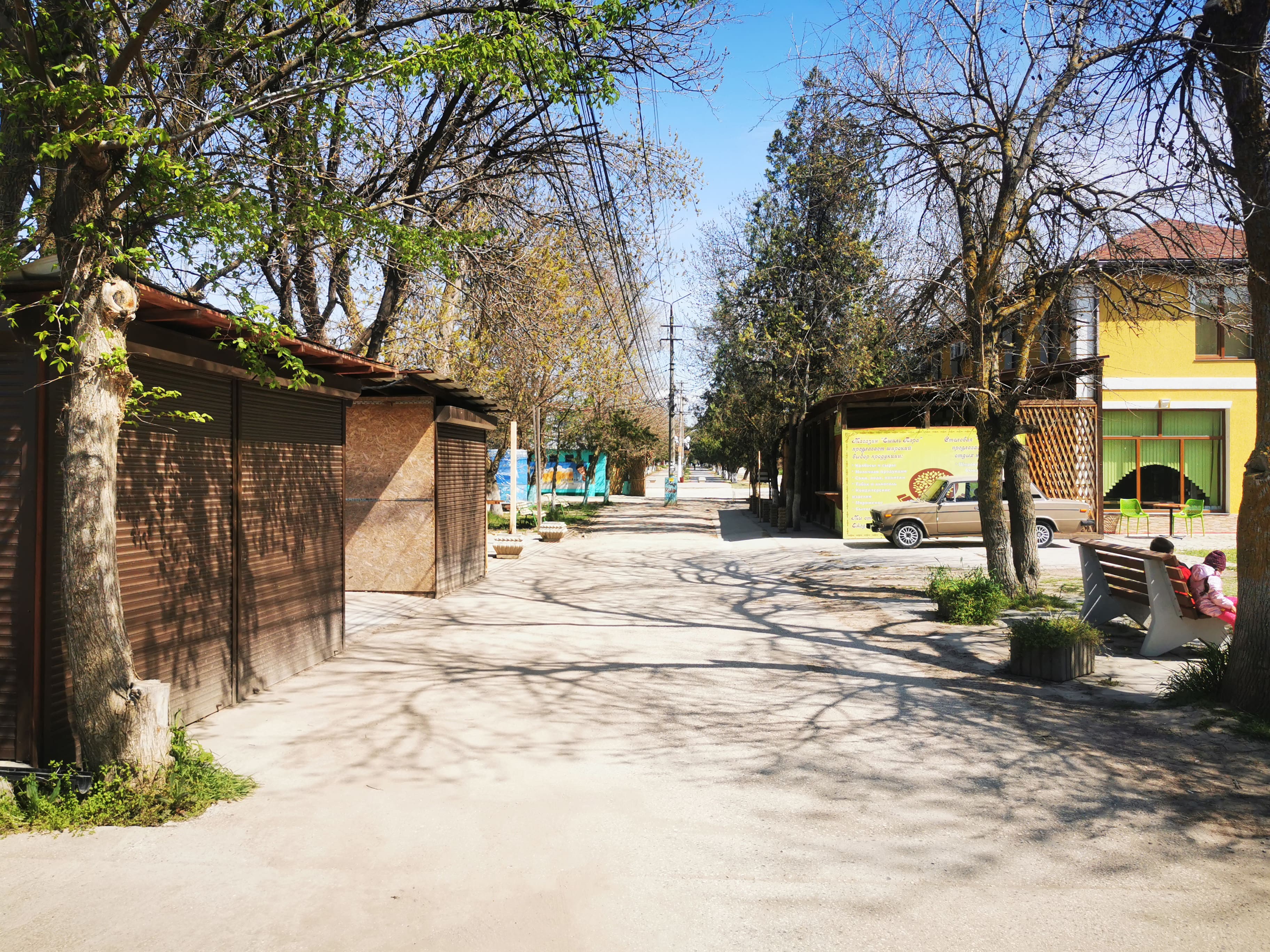 Песчаное кафе на набережной